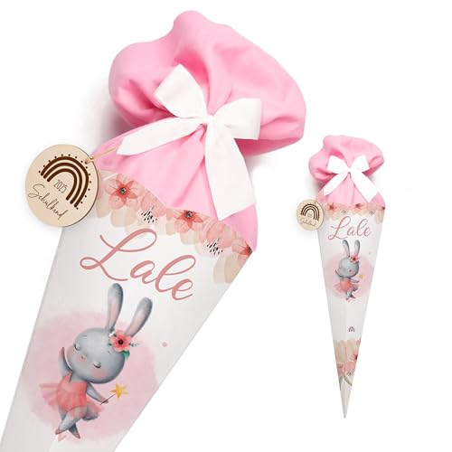 Kidsmood - Personalisierte Schultüte Mädchen & Jungen mit niedlichem Motiv, Holzschild & Stoff | Zuckertüte Rohling, Schultüte Bastelset zur Einschulung 2025 Kinder Geschenke mit Namen - Hase Kidsmood - Personalisierte Schultüte Mädchen & Jungen mit niedlichem Motiv, Holzschild & Stoff | Zuckertüte Rohling, Schultüte Bastelset zur Einschulung 2025 Kinder Geschenke mit Namen - Hase von Kidsmood