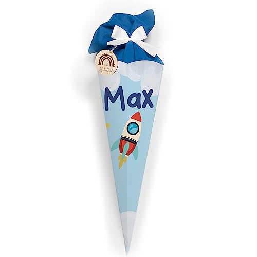Kidsmood - Personalisierte Schultüte Jungen mit niedlichem Motiv, Holzschild & Stoff | Zuckertüte Mädchen, Schultüte Bastelset zur Einschulung 2025 Kinder Geschenke mit Namen - Rakete Kidsmood - Personalisierte Schultüte Jungen mit niedlichem Motiv, Holzschild & Stoff | Zuckertüte Mädchen, Schultüte Bastelset zur Einschulung 2025 Kinder Geschenke mit Namen - Rakete von Kidsmood