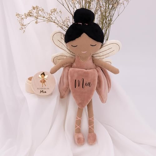 Kidsmood personalisierte Fee mit Milchzahndose – süßes Kuscheltier & Puppe als Taufgeschenk Mädchen – Stoffpuppe als Geschenk Geburt Baby & 1. Geburtstag – Fairy Set mit Name als Baby Erstausstattung Kidsmood personalisierte Fee mit Milchzahndose – süßes Kuscheltier & Puppe als Taufgeschenk Mädchen – Stoffpuppe als Geschenk Geburt Baby & 1. Geburtstag – Fairy Set mit Name als Baby Erstausstattung von Kidsmood