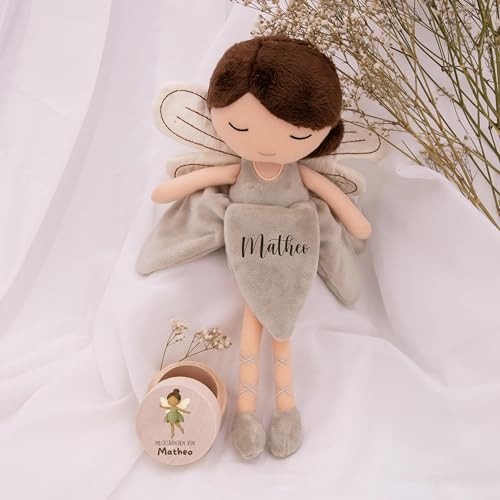 Kidsmood personalisierte Fee mit Milchzahndose – süßes Kuscheltier & Puppe als Taufgeschenk Mädchen – Stoffpuppe als Geschenk Geburt Baby & 1. Geburtstag – Fairy Set mit Name als Baby Erstausstattung Kidsmood personalisierte Fee mit Milchzahndose – süßes Kuscheltier & Puppe als Taufgeschenk Mädchen – Stoffpuppe als Geschenk Geburt Baby & 1. Geburtstag – Fairy Set mit Name als Baby Erstausstattung von Kidsmood