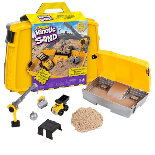 Kinetic Sand Baustellen Koffer - mit 907 g original magischem kinetischem Sand aus Schweden, Baustellenfahrzeug und Zubehör für kreatives Indoor-Sandspiel, für Kinder ab 3 Jahren von Kinetic Sand