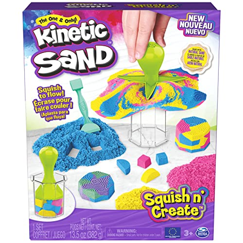 Kinetic Sand Squish N' Create Set - mit 382 g original magischem kinetischem Sand aus Schweden in DREI Farben und 5 Werkzeugen für kreatives Indoor-Sandspiel, ab 3 Jahren von Kinetic Sand