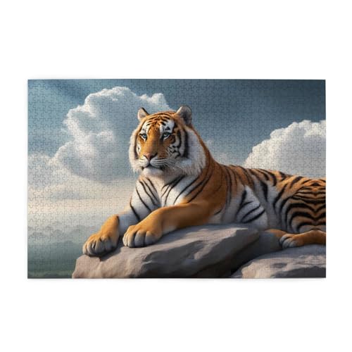 Majestätischer Tiger ruht auf einem Felsen mit bewölktem Himmel, 1000 Teile, pädagogische, intellektuelle Holzpuzzles, lustige Puzzles, Stressabbau-Puzzles, 75 x 50 cm (L x B) von Kingww