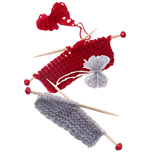 Kisangel 2 Stück Miniatur Strickpullover Modell Rot Detailliertes Puppenhaus Zubehör Lebensechte Miniatur für DIY Basteln Kreative Dekoration für Puppenhaus Szene Warmes von Kisangel