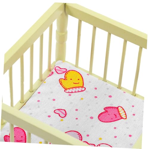Kisangel Maßstab Babybett Mini Möbel für Puppenhaus Kinderzimmer Detailreiche Miniaturmöbel Gefertigt für Realistische Puppenhausdekoration von Kisangel