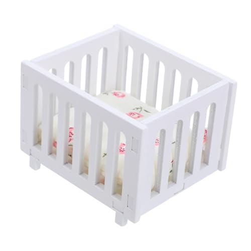 Kisangel Maßstab Holz mit Bettwäsche Tragbares Leicht zu Reinigendes Mini Kinderbett für Puppenhaus Dekoration und Rollenspiel Detailreich Handgefertigt von Kisangel