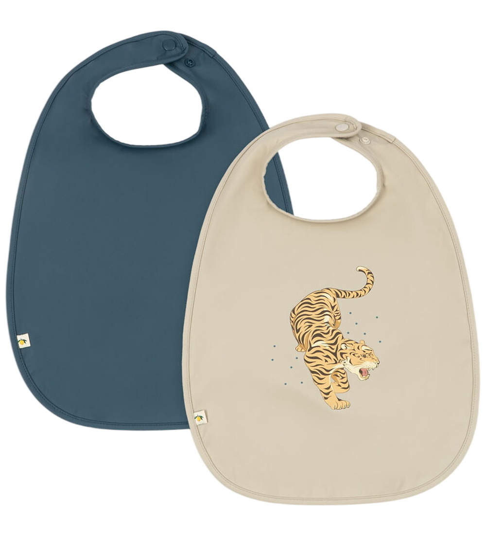 Konges Sløjd Lätzchen - PU - 2er-Pack - Tiger Ruggito - Konges Sløjd - One Size - Lätzchen Konges Sløjd Lätzchen - PU - 2er-Pack - Tiger Ruggito - Konges Sløjd - One Size - Lätzchen von Konges Sløjd