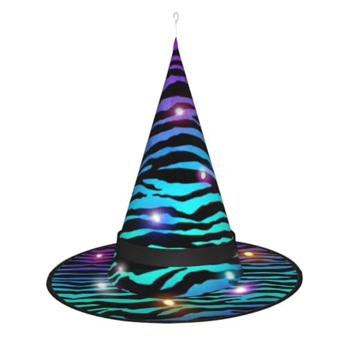 Kycvds Violette, blaue, grüne Camouflage-Zebrastreifen, Halloween-Hexenhüte sind mit Lichtern verziert, die verwendet werden, um große Halloween-Partyzubehör zu dekorieren. Kycvds Violette, blaue, grüne Camouflage-Zebrastreifen, Halloween-Hexenhüte sind mit Lichtern verziert, die verwendet werden, um große Halloween-Partyzubehör zu dekorieren. von Kycvds