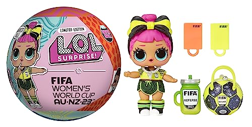 LOL Surprise X FIFA Frauen-WM Australien & Neuseeland 2023 - Limited Edition Puppe aus Einer Auswahl von 6-7 Überraschungen - Outfit, Schuhe, Exklusive Sammelkarten & Accessoires - Kinder ab 4 Jahre von L.O.L. Surprise!
