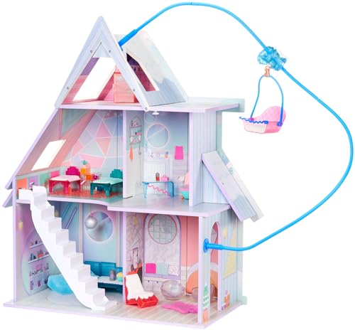 L.O.L. Surprise! OMG Winter Cottage Spielset - Mehr als 45 Überraschungen - Spielhaus mit Skilift, Schlafzimmer, Badezimmer, Wohnzimmer, Küche, Verwandelbaren Möbeln und Mehr - Für Kinder ab 4 Jahren von L.O.L. Surprise!