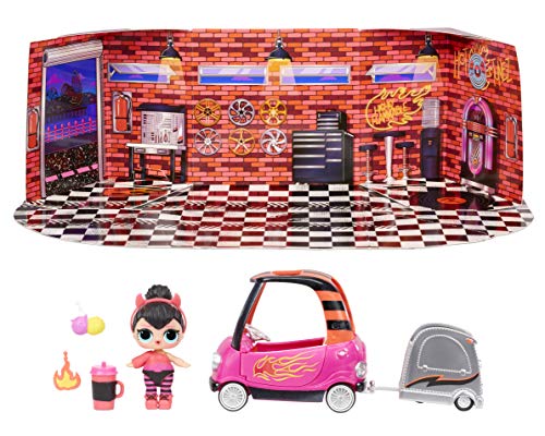 LOL Surprise Furniture - Puppe Spice mit mehr als 10 Überraschungen, Möbeln und Puppen-Accessoires - Miniature Spielset - Kompatibel mit OMG House - Serie 4 - Sammlerpuppen für Mädchen ab 3+ Jahren von L.O.L. Surprise!
