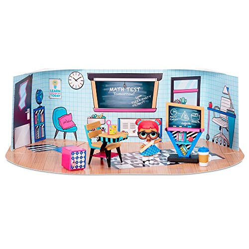 LOL Surprise Sammlerpuppen für Mädchen - Mit 10 Überraschungen & Accessoires - Teacher's Pet - Möbelserie 3 LOL Surprise Sammlerpuppen für Mädchen - Mit 10 Überraschungen & Accessoires - Teacher's Pet - Möbelserie 3 von L.O.L. Surprise!