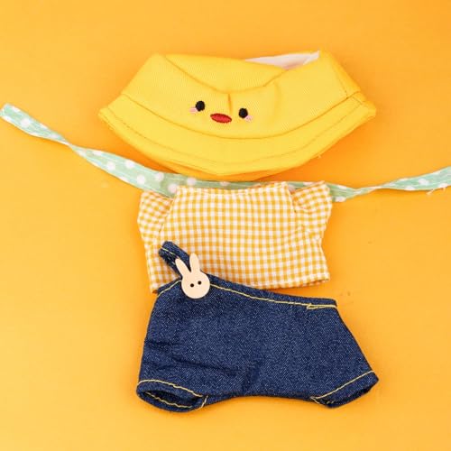 Kleidungsset für 17 cm große Puppe, bezauberndes Outfit enthält dunkle Overalls, Hose, gelber Hut, kariertes Oberteil und gepunkteter Schal, Plüschtier, Verkleiden, Kostüm, Puppen, Zubehör zum Spielen Kleidungsset für 17 cm große Puppe, bezauberndes Outfit enthält dunkle Overalls, Hose, gelber Hut, kariertes Oberteil und gepunkteter Schal, Plüschtier, Verkleiden, Kostüm, Puppen, Zubehör zum Spielen von LAIBUY