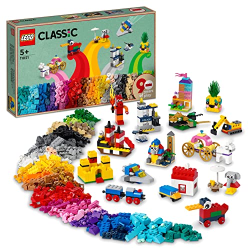 LEGO 11021 Classic 90 Jahre Spielspaß Set, Bausteine-Box mit 15 Mini-Modellen legendärer Spielzeuge, inkl. Zug und Schloss, Konstruktionsspielzeug von LEGO