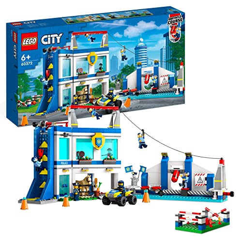 LEGO City Polizeischule Spielset mit Hindernisstrecke, Pferd-Figur, Spielzeug-Auto und 6 Minifiguren, für Kinder ab 6 Jahren 60372 von LEGO