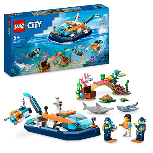 LEGO City Meeresforscher-Boot Spielzeug, Set enthält EIN Korallenriff, EIN U-Boot, 3 Minifiguren und Mantarochen, Haie, Krabben und 2 Schildkröten, Meerestiere Figuren für Kinder ab 5 Jahren 60377 von LEGO