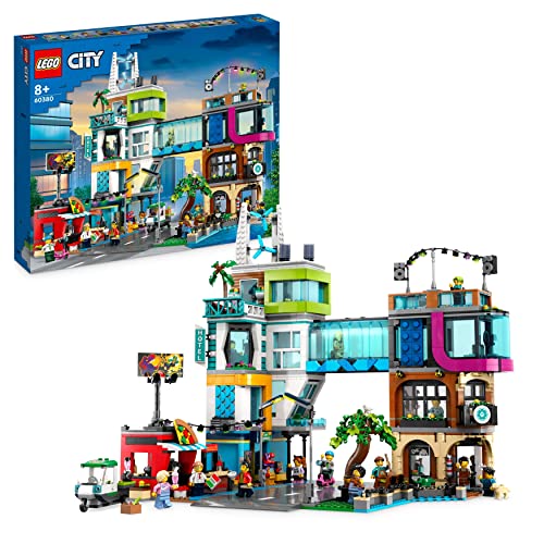 LEGO City Stadtzentrum Set, Modellbausatz, Spielzeug mit Spielzeugläden wie Friseur, Tierarzt, Hotel und Dachdisco mit Minifiguren und Straßenplatten, Geschenk zum Geburtstag für Kinder 60380 von LEGO