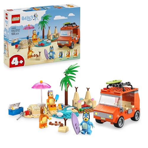 LEGO Bluey: Blueys Strandausflug - Spielzeug mit 3 Minifiguren inkl. Bingo & Chilli, Plus 2 Surfbretter, Sandburg & lustiges Zubehör - Geschenk zum Geburtstag für Mädchen & Jungen ab 4 Jahren - 11202 von LEGO