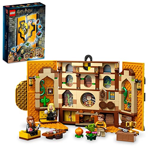 LEGO Harry Potter Hausbanner, Hufflepuff, 76412, Hogwarts Schloss, Gemeinschaftsraum, Wanddekoration, Bauset mit 3 Figuren und Mandragone, Sammlerspielzeug, Harry Potter Idee von LEGO