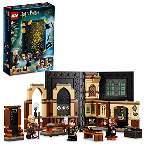 LEGO Harry Potter Hogwarts Moment - Verteidigungsklasse 76397 Bausatz; Sammelbares Klassenzimmer-Spielset für Kinder ab 8 Jahren (257 Teile) von LEGO