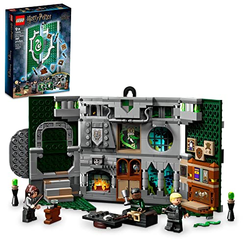 LEGO 76410 Harry Potter Hausbanner Slytherin Set, Hogwarts-Wappen und Gemeinschaftsraum-Spielzeug, 2in1-Reisespielzeug und Wand-Deko, Sammel-Set mit Draco Malfoy-Minifigur, 9-99 Jahren von LEGO