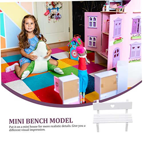 LOPUNER Miniatur Holzbank mit Herzform Detailreiche Miniaturmöbel für Puppenhaus Realistische Kleine Holzbank als Dekoration für Langlebiges Holzmodell LOPUNER Miniatur Holzbank mit Herzform Detailreiche Miniaturmöbel für Puppenhaus Realistische Kleine Holzbank als Dekoration für Langlebiges Holzmodell von LOPUNER