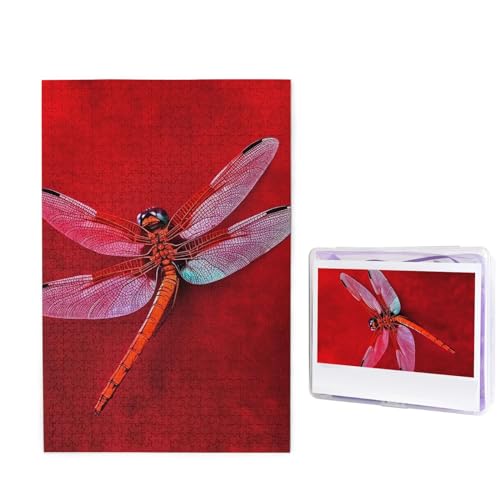 Puzzle 1000 Teile Holzpuzzle Libelle auf rotem Hintergrund Fotopuzzle Personalisiertes Bilderpuzzle für Erwachsene Benutzerdefinierte Puzzles Herausfordernde Puzzles für Familie Hochzeitsgeschenk Puzzle 1000 Teile Holzpuzzle Libelle auf rotem Hintergrund Fotopuzzle Personalisiertes Bilderpuzzle für Erwachsene Benutzerdefinierte Puzzles Herausfordernde Puzzles für Familie Hochzeitsgeschenk von LPSRTWE