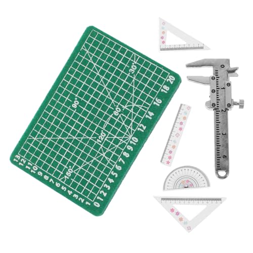 LRXIYODE 1 Set Puppenhauszubehör Zusammen Mit Mini Kleiner Matte Mini Messschieber Mini Schulbedarf Simulationslineal Und Matte Simulation Eines Kleinen Lineals Kleines Lineal Und von LRXIYODE