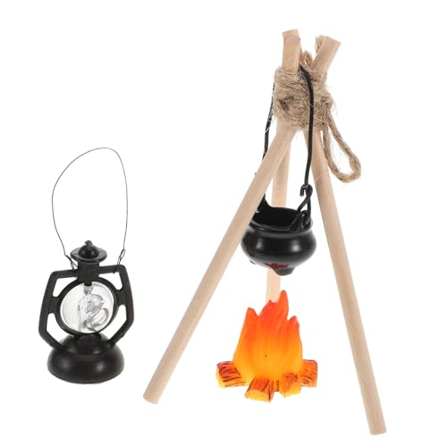 LRXIYODE Miniatur Lagerfeuer mit Kerosinlampe und Kochtopf Puppenhaus Camping Zubehör Detailreiches Outdoor Camping Diorama für DIY und Fotografie Vielseitige Mini Szene Dekoration LRXIYODE Miniatur Lagerfeuer mit Kerosinlampe und Kochtopf Puppenhaus Camping Zubehör Detailreiches Outdoor Camping Diorama für DIY und Fotografie Vielseitige Mini Szene Dekoration von LRXIYODE