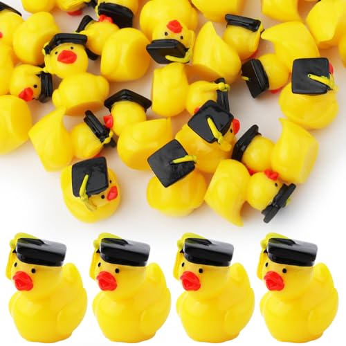 30 Stück Mini Enten Anhänger, Winziges Gummiente Quietscheente lustige Junggesellenmütze Puppe Entenhandwerk für Familie Schulabschlussfeier-Dekorationen Abschlussgeschenke von LUTER