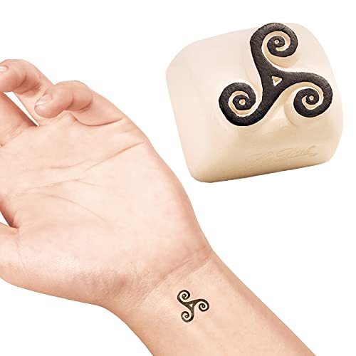 LaDot Tattoo für Kinder und Erwachsene, temporäre hautfreundliche fake Tattoos, Tattoo-Stempel ohne Nadeln für Körper und Arm, wasserfest, Keramikstempel Triskele LaDot Tattoo für Kinder und Erwachsene, temporäre hautfreundliche fake Tattoos, Tattoo-Stempel ohne Nadeln für Körper und Arm, wasserfest, Keramikstempel Triskele von Ladot