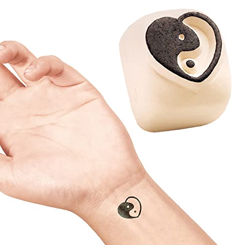 LaDot Tattoo für Kinder und Erwachsene, temporäre hautfreundliche fake Tattoos, Tattoo-Stempel ohne Nadeln für Körper und Arm, wasserfest, Keramikstempel Ying Yang Herz LaDot Tattoo für Kinder und Erwachsene, temporäre hautfreundliche fake Tattoos, Tattoo-Stempel ohne Nadeln für Körper und Arm, wasserfest, Keramikstempel Ying Yang Herz von Ladot