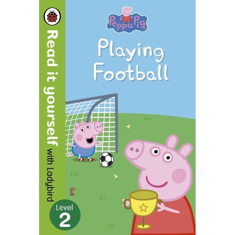 Peppa Pig - Playing Football von Ladybird