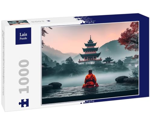 Lais Puzzle Ein meditierender Mönch vor einem chinesischen Tempel, im Hintergrund neblige Berge 1000 Teile Lais Puzzle Ein meditierender Mönch vor einem chinesischen Tempel, im Hintergrund neblige Berge 1000 Teile von Lais Puzzle