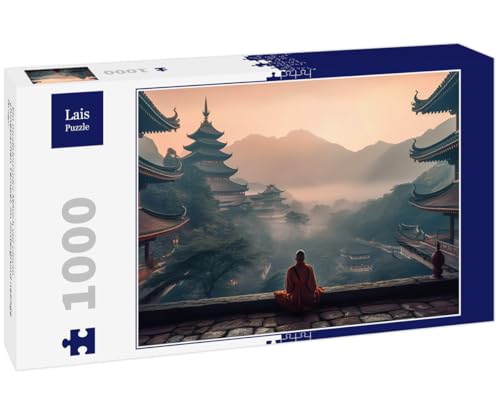 Lais Puzzle Ein meditierender Mönch vor einem chinesischen Tempel, im Hintergrund neblige Berge 1000 Teile von Lais Puzzle