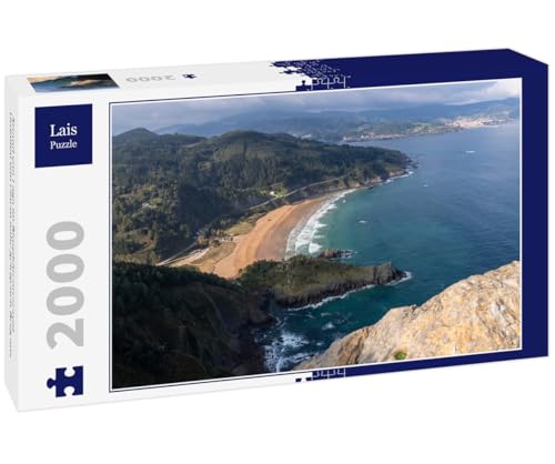 Lais Puzzle Strand von Laga im Biosphärenreservat Urdaibai von einem nahe gelegenen Berg aus 2000 Teile von Lais Puzzle