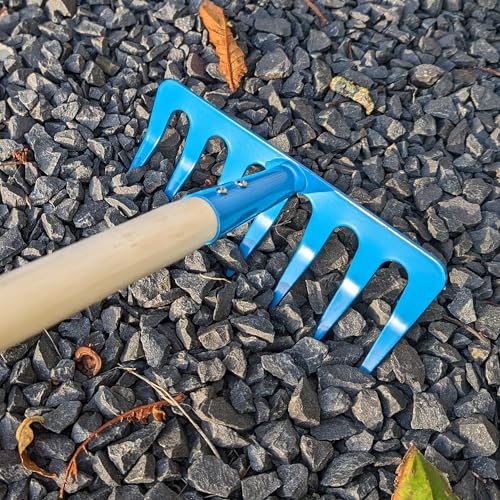 Kinder Gartengeräte Kindergartengeräte 1 von 8, Kinder Garten Werkzeuge Geräte Schaufel, Besen, Rechen, Laubbesen, Harke, Grubber, Doppelhacke, Spaten, Metall mit Holzstiel (Harke blau) von Land-Haus-Shop