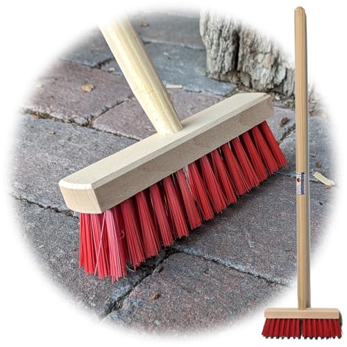 Land-Haus-Shop® Kinder Gartengeräte Kindergartengeräte 1 von 8, Kinder Garten Werkzeuge Geräte Schaufel Besen Rechen Laubbesen Harke Grubber Doppelhacke Spaten Metall mit Holzstiel (Besen Natur Rot) von Land-Haus-Shop