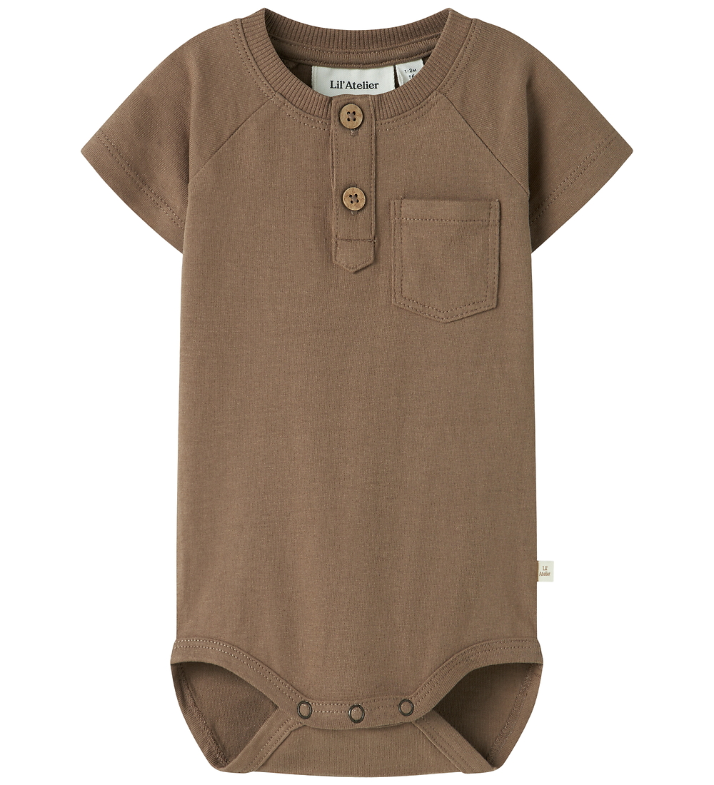 Lil' Atelier Body k/ä - NbmDolan - Coca Mocha - Lil Atelier - 56 - Body K/Ä Lil' Atelier Body k/ä - NbmDolan - Coca Mocha - Lil Atelier - 56 - Body K/Ä von Lil Atelier