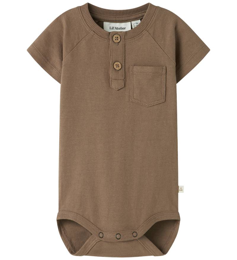 Lil' Atelier Body k/ä - NbmDolan - Coca Mocha - Lil Atelier - 56 - Body K/Ä Lil' Atelier Body k/ä - NbmDolan - Coca Mocha - Lil Atelier - 56 - Body K/Ä von Lil Atelier