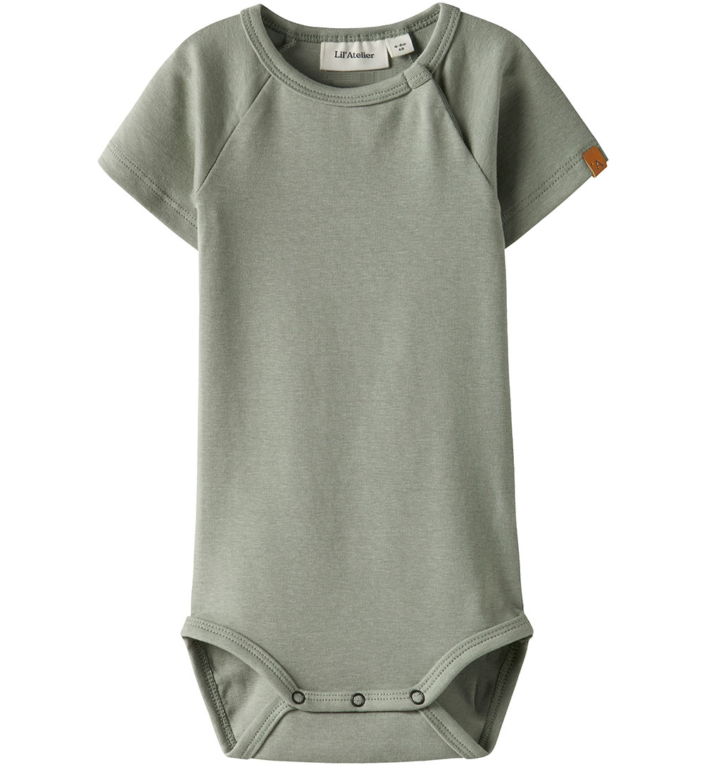 Lil' Atelier Body k/ä - NbmLalo - Seegras - Lil Atelier - 62 - Body K/Ä Lil' Atelier Body k/ä - NbmLalo - Seegras - Lil Atelier - 62 - Body K/Ä von Lil Atelier