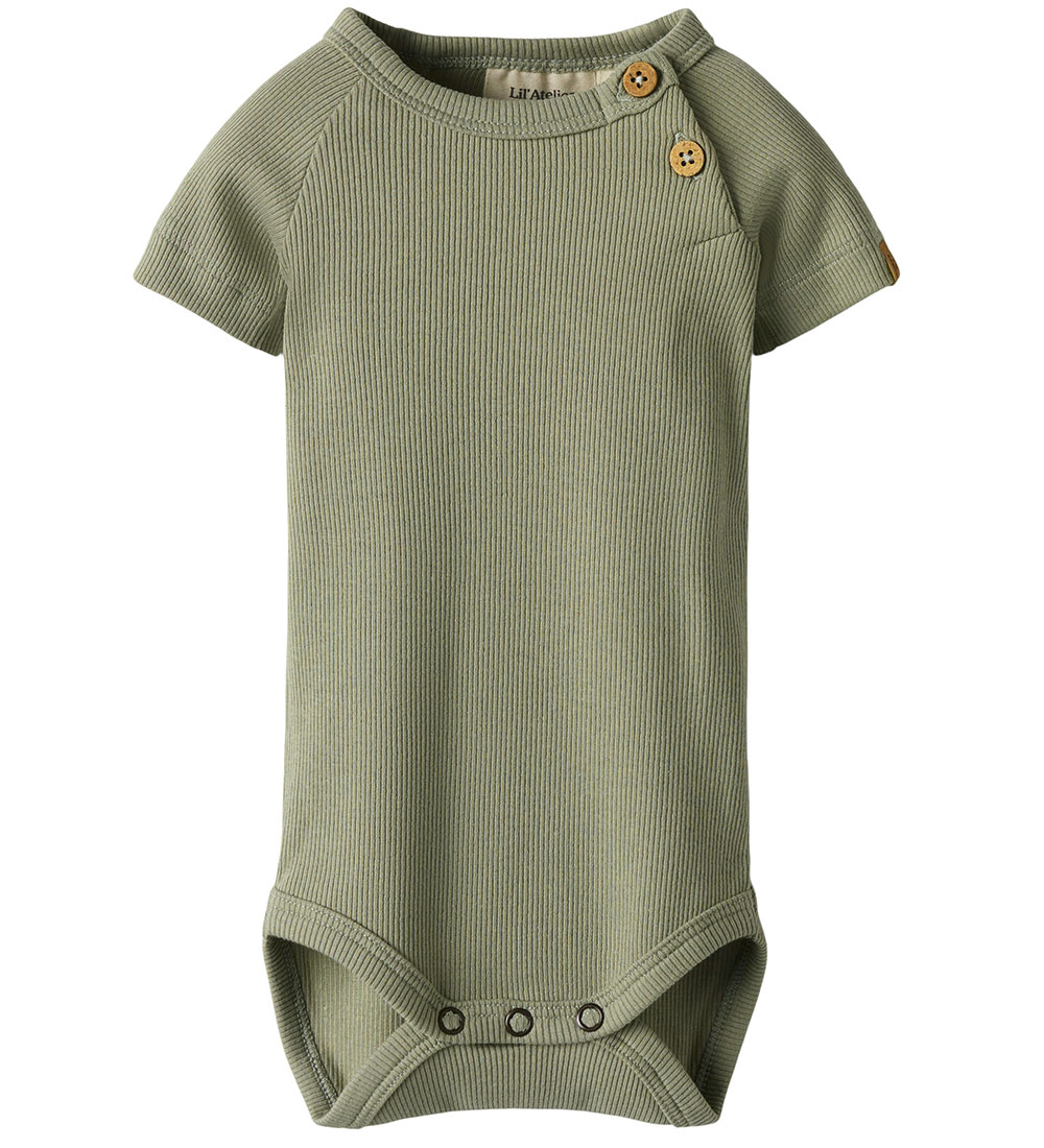 Lil' Atelier Body k/ä - Rib - NbmGago - Seegras - Lil Atelier - 62 - Body K/Ä Lil' Atelier Body k/ä - Rib - NbmGago - Seegras - Lil Atelier - 62 - Body K/Ä von Lil Atelier