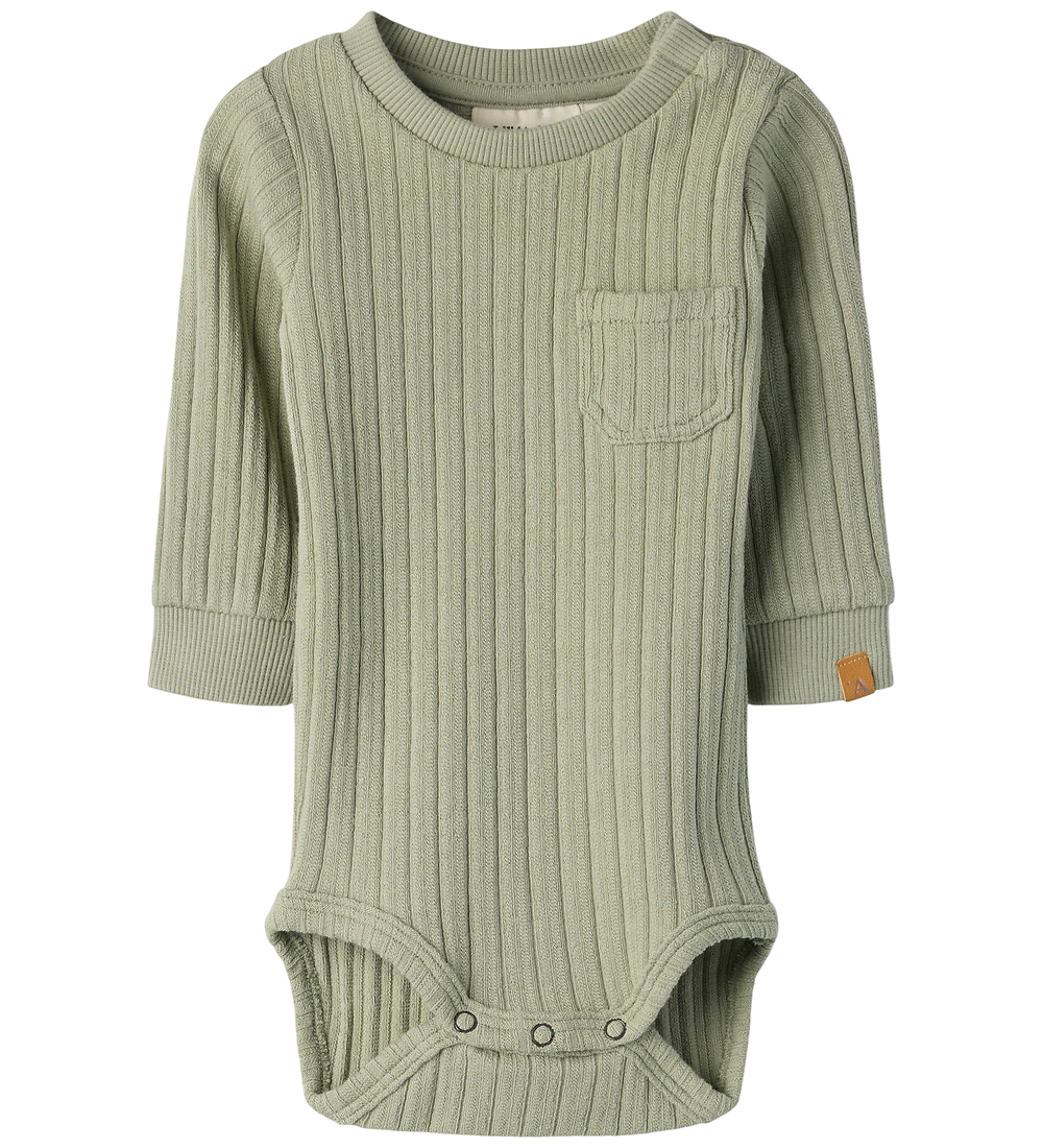 Lil' Atelier Body l/ä - Rib - NbmTao - Seegras - Lil Atelier - 68 - Body L/Ä Lil' Atelier Body l/ä - Rib - NbmTao - Seegras - Lil Atelier - 68 - Body L/Ä von Lil Atelier