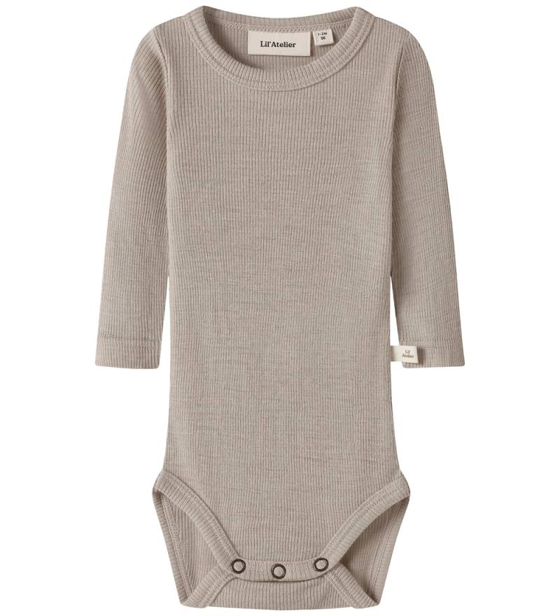 Lil' Atelier Body l/ä - Rib - Wolle/Modal - Slim - NbnNalu - Fed - Lil Atelier - 56 - Body L/Ä Lil' Atelier Body l/ä - Rib - Wolle/Modal - Slim - NbnNalu - Fed - Lil Atelier - 56 - Body L/Ä von Lil Atelier