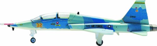 T-38A Scale 1:200 USAF 64th FWS (Aggressors), Nellis AFB, NV Red 32 (Grape scheme) 1:200 von Limox