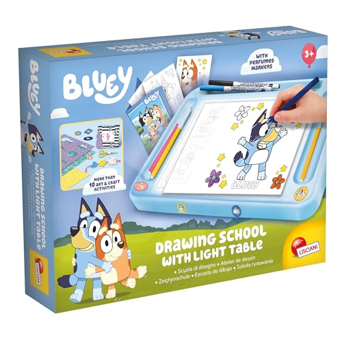 Lisciani - BLUEY Drawing School - Educational Drawing Kit für Kinder ab 3 Jahren - A4 Leuchttisch - Duftfilzstifte - Schablonen, Sticker & Scheren - Manuelle und kreative Aktivitäten. Lisciani - BLUEY Drawing School - Educational Drawing Kit für Kinder ab 3 Jahren - A4 Leuchttisch - Duftfilzstifte - Schablonen, Sticker & Scheren - Manuelle und kreative Aktivitäten. von Liscianigiochi