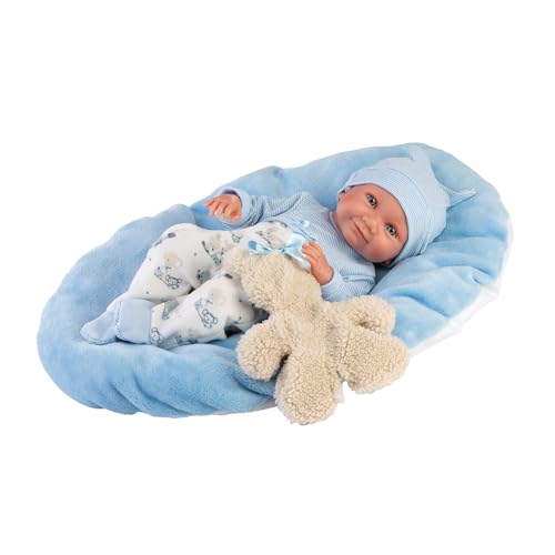 Llorens 1073807 Puppe Nico, mit blauen Augen, Babypuppe mit Vinyl-Körper, inkl. Outfit, Teddybär und blauem Kuschelkissen, Puppenjunge, New Born, 40 cm Llorens 1073807 Puppe Nico, mit blauen Augen, Babypuppe mit Vinyl-Körper, inkl. Outfit, Teddybär und blauem Kuschelkissen, Puppenjunge, New Born, 40 cm von Llorens