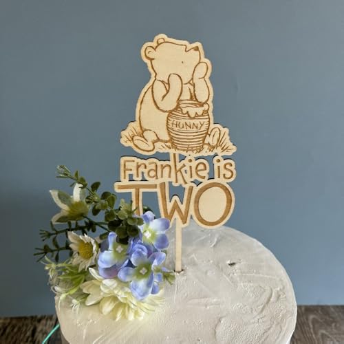 Luck and Luck Personalisierte Winnie Puuh Kuchendekoration, Kinderfigur Geburtstagsfeier, Holz Kinder Kuchendekoration, personalisierbar Luck and Luck Personalisierte Winnie Puuh Kuchendekoration, Kinderfigur Geburtstagsfeier, Holz Kinder Kuchendekoration, personalisierbar von Luck and Luck