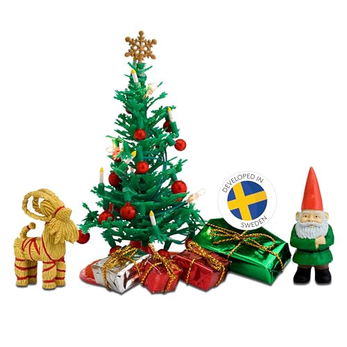 LUNDBY Puppenhaus Weihnachtsbaum mit Lichtern LED + Santa — 7-teilig Puppen Haus Zubehör — Puppen Haus Möbel für 11cm Mini Puppen — Alter 4+ Maßstab 1:18 von Lundby