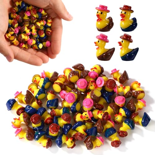 50 Stück Cartoon Geschichten Enten aus Kunstharz, Süße Miniatur Cowboy Enten aus Kunstharz Kleine Ornament Spielzeuge zum Dekorieren des Puppenhauses Miniatur Landschaftsgarten von Lyreh